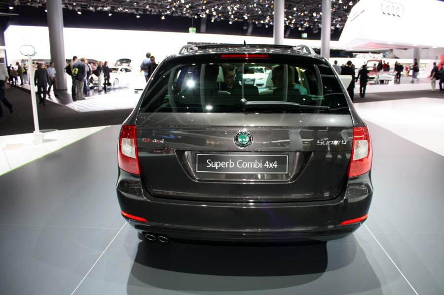  Skoda Superb Combi 2010 года  (фото 9 из 19)